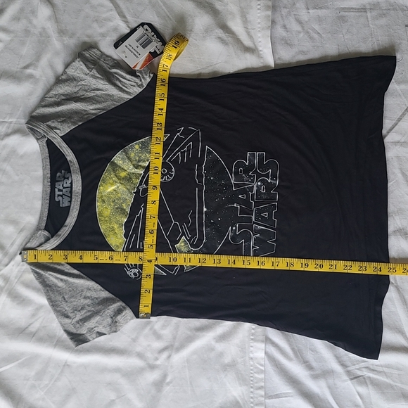 Star Wars Disney Black & Heather gray short sleeve tshirt medium - Picture 3 of 7